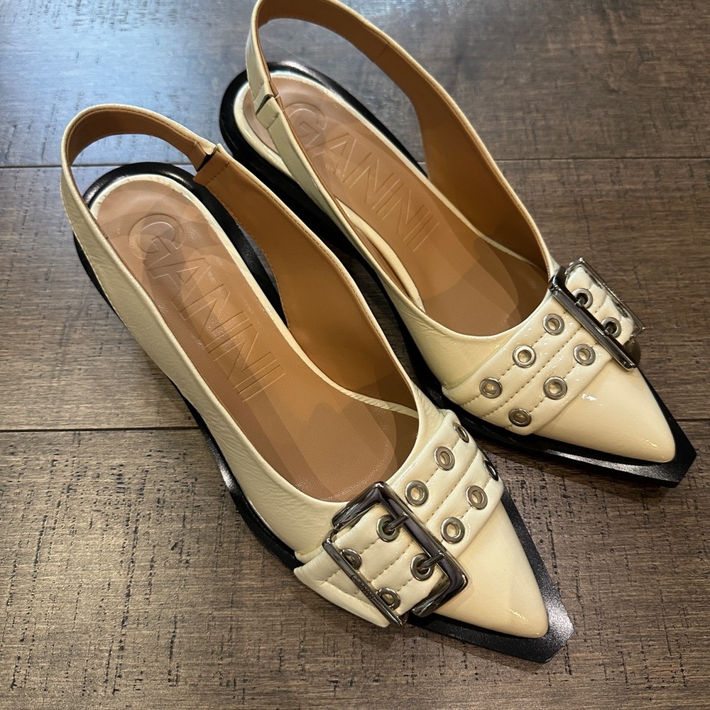 GANNI white wide welt buckle ballerina flats Brand NEW size 39